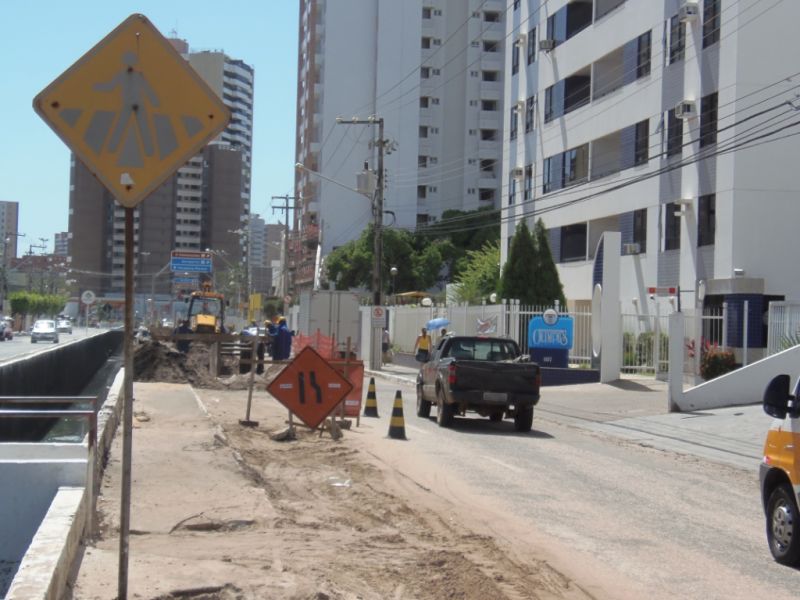 Avenida Sílvio Teixeira continua com uma faixa interditada no sentido shopping - SMTT Aracaju